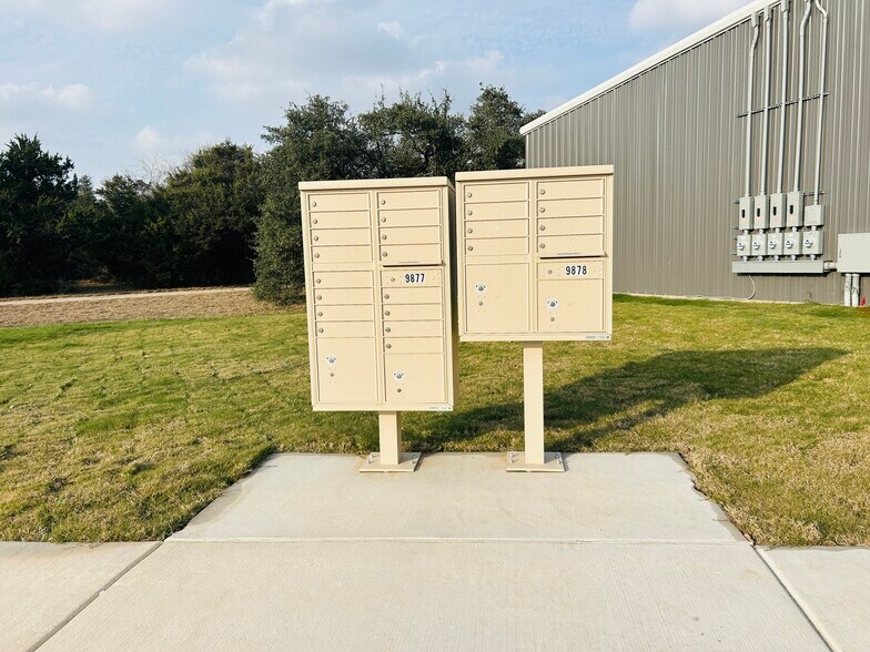 More Photos Of 1304 Leander Dr, Leander Warehouse For Lease