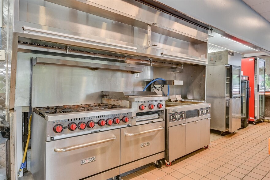 More Photos Of 115 Elm St, Lincolnton Restaurant For Lease