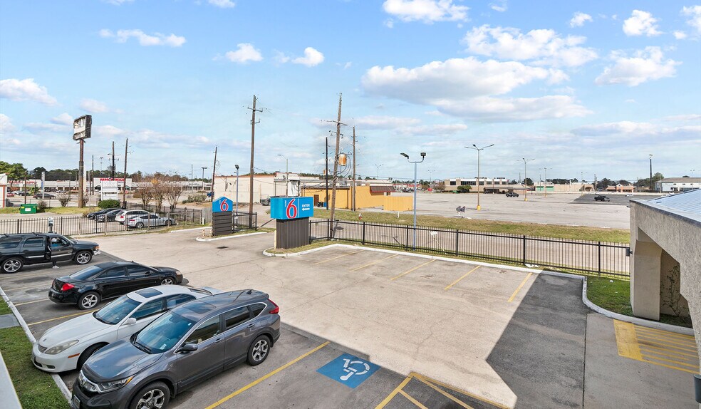 More Photos Of 15725 Bammel Village Dr, Houston Hotel For Sale