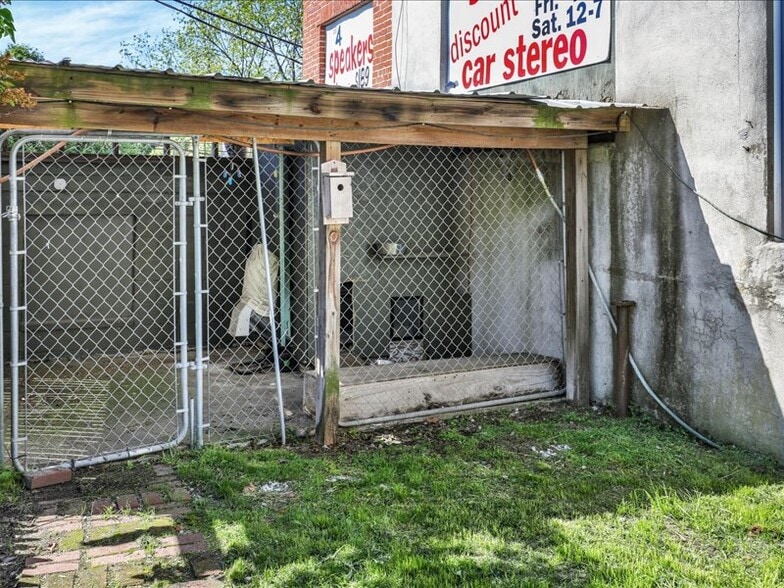 More Photos Of 1524 Friedensburg Rd, Reading Storefront Retail Residential For Sale