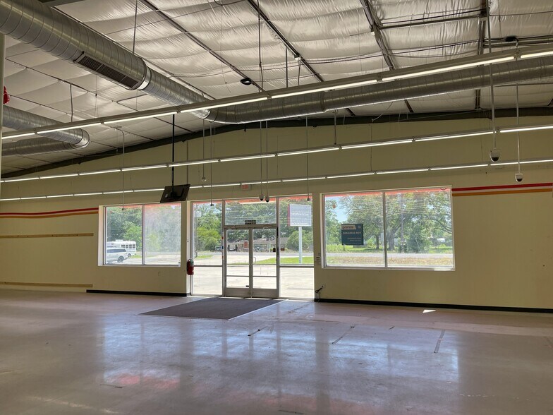 More Photos Of 44034 Highway 429, Saint Amant Freestanding For Lease