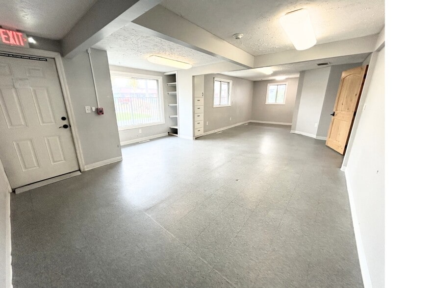 More Photos Of 1830 Addison Ave E, Twin Falls Office For Sale