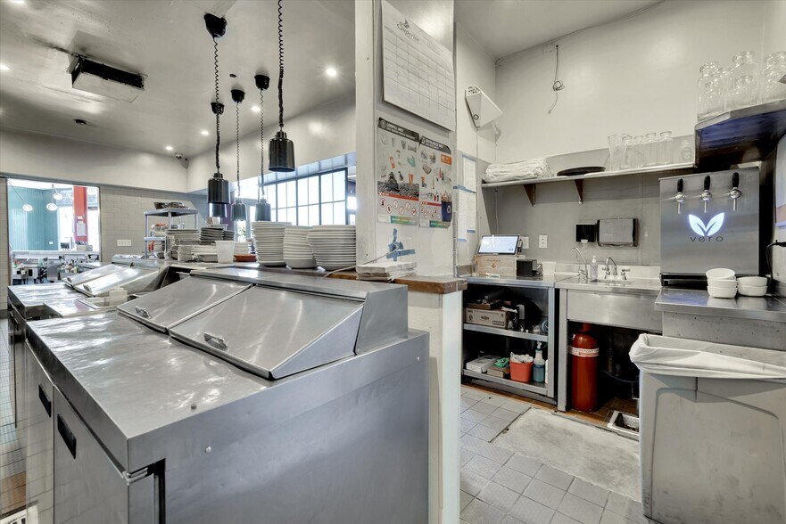 More Photos Of 7501-7507 Melrose Ave, Los Angeles General Retail For Sale