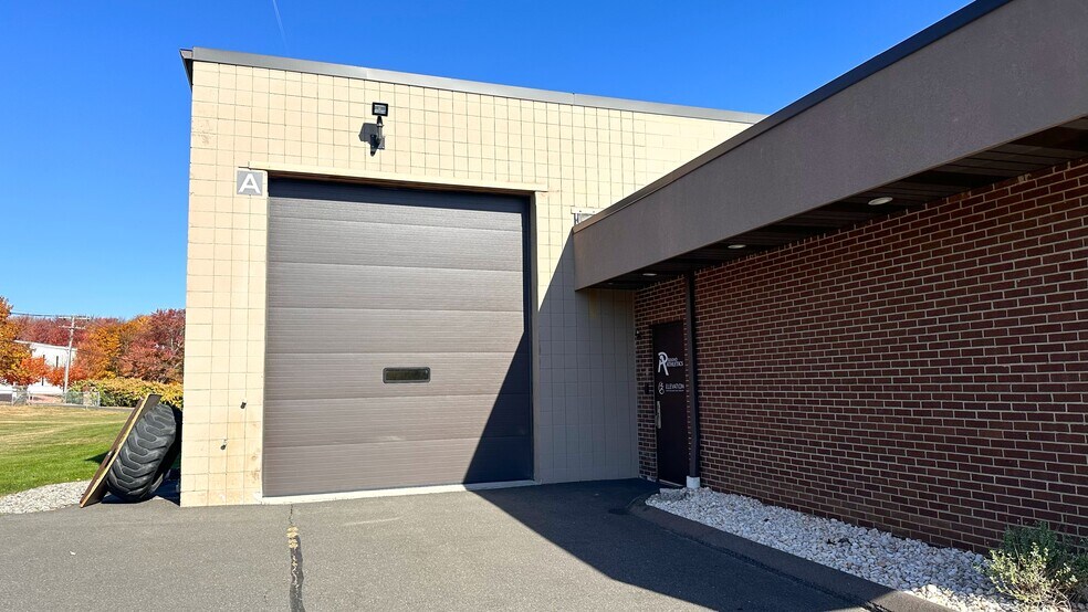 More Photos Of 40 Callender Rd, Watertown Warehouse For Lease