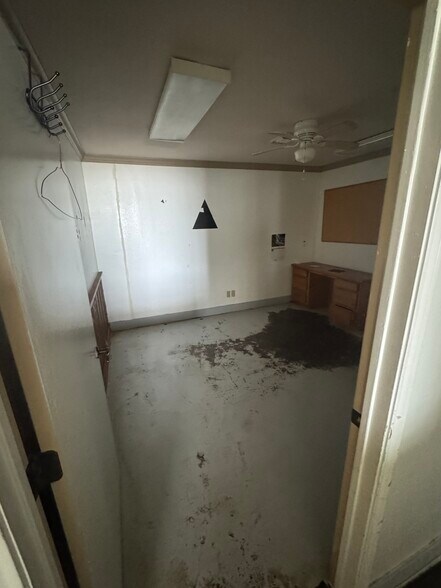 More Photos Of 418 Beauty Ln, Whitesboro Specialty For Lease