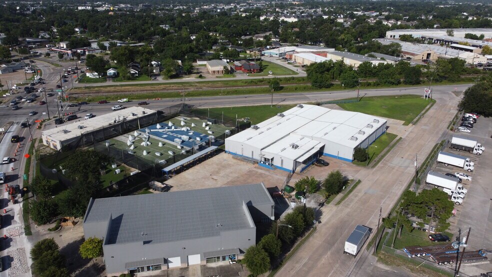 More Photos Of 11260 Hempstead Rd, Houston Warehouse For Lease