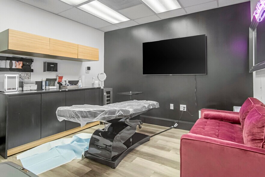 More Photos Of 18709 Topham St, Tarzana Loft Creative Space For Sale