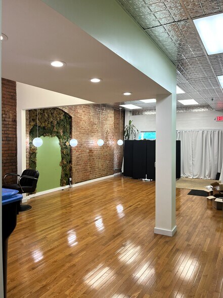 More Photos Of 25-27 N Washington St, Ypsilanti General Retail For Sale