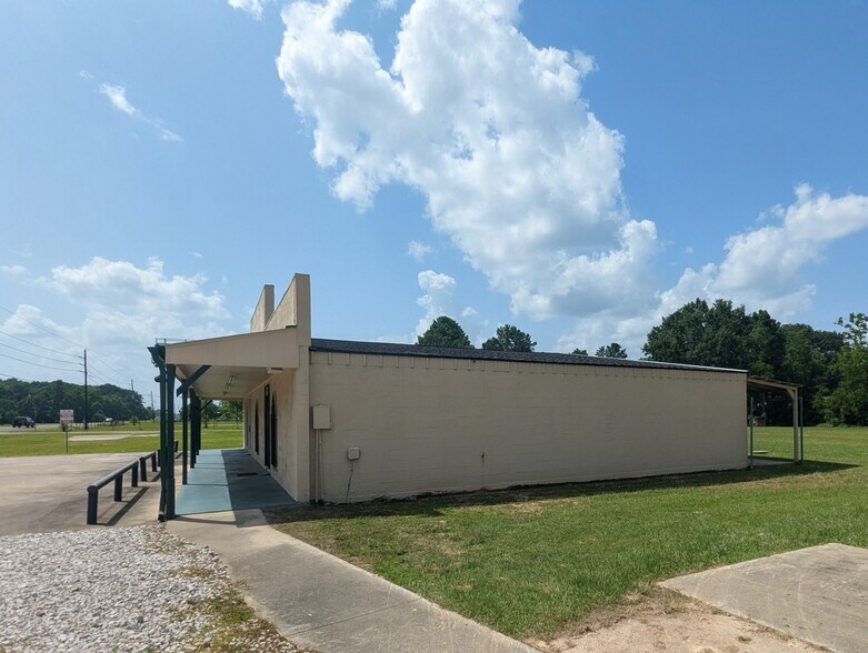 More Photos Of 5733 Highway 69 S, Kountze Freestanding For Sale