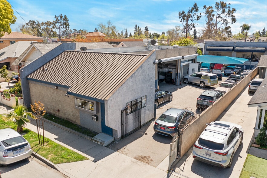 More Photos Of 620 E 2nd St, Santa Ana Service For Sale