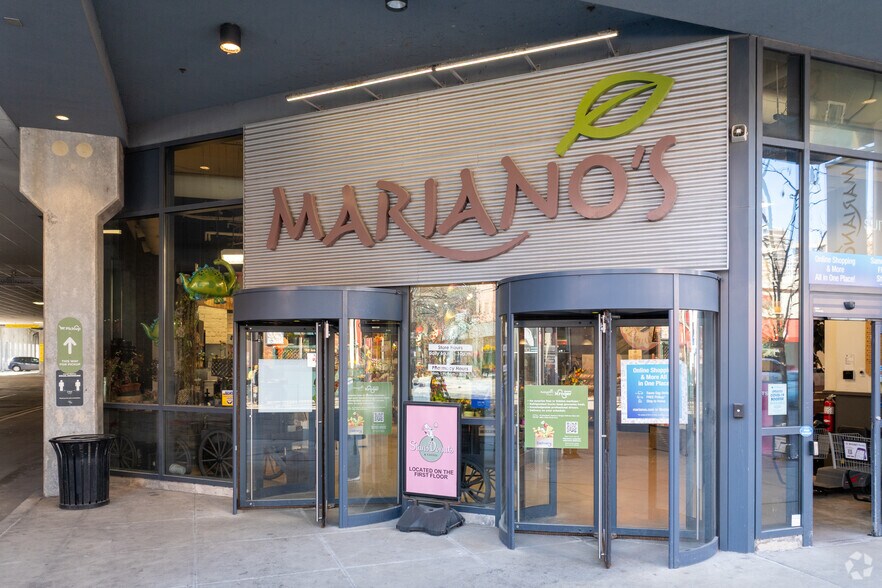 More Photos Of 3030 N Broadway St, Chicago Storefront For Sale