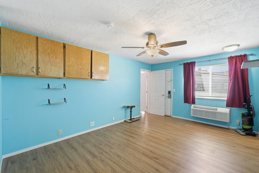 More Photos Of 626 W 1400 N, Beaver Hotel For Sale