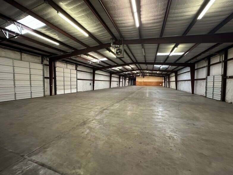 More Photos Of 13178 State Highway 110 S, Tyler Warehouse For Lease