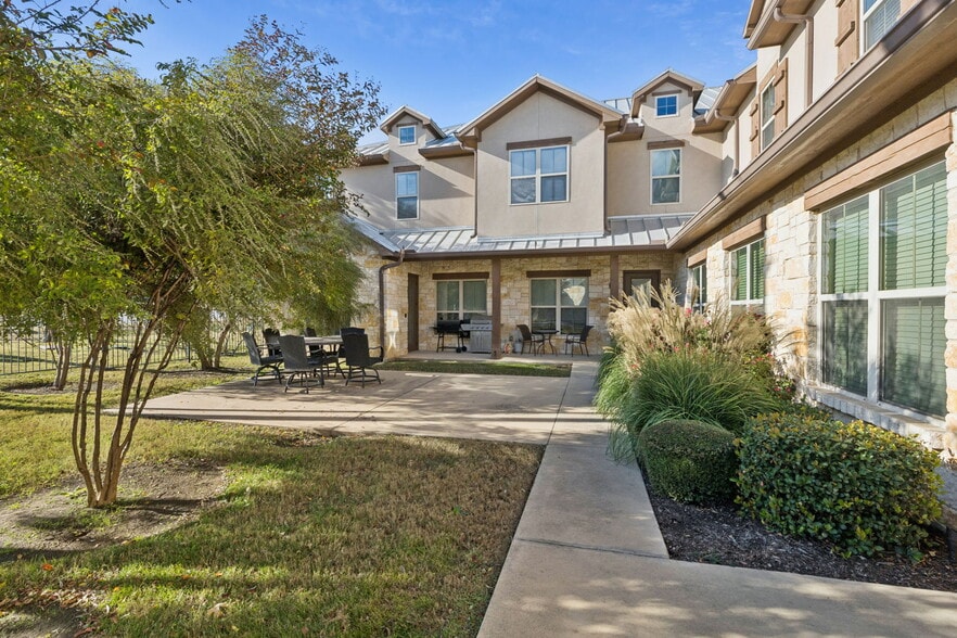 More Photos Of 361 W Byron Nelson Blvd, Roanoke Office For Sale
