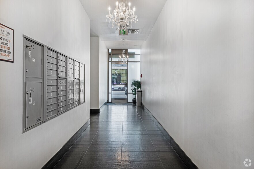More Photos Of 214 Santa Monica Blvd, Santa Monica Apartments For Lease
