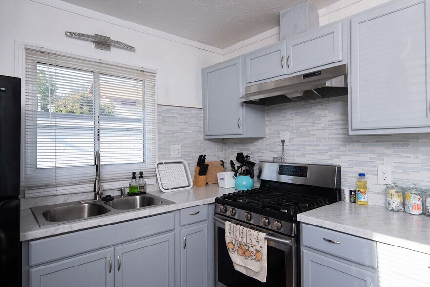 More Photos Of 18239 Main St, Jamestown Hotel For Sale