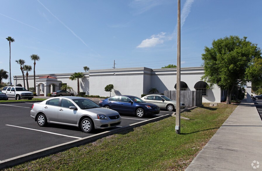 More Photos Of 27 E Hibiscus Blvd, Melbourne Medical For Sale