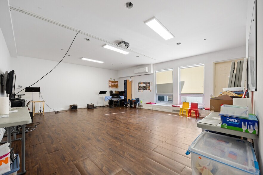 More Photos Of 7543 Parsons Blvd, Flushing Storefront Retail Office For Sale