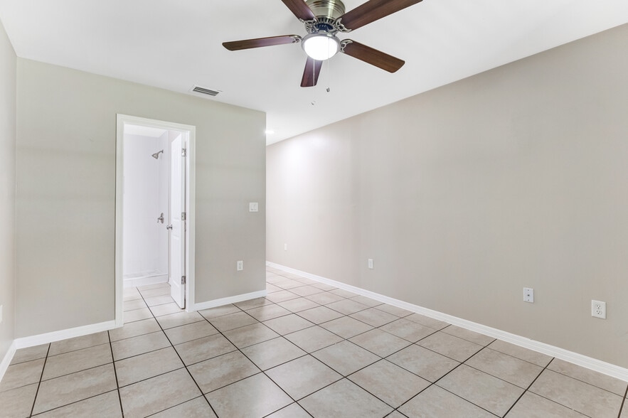 More Photos Of 6240 Rattlesnake Hammock Rd, Naples Apartments For Sale