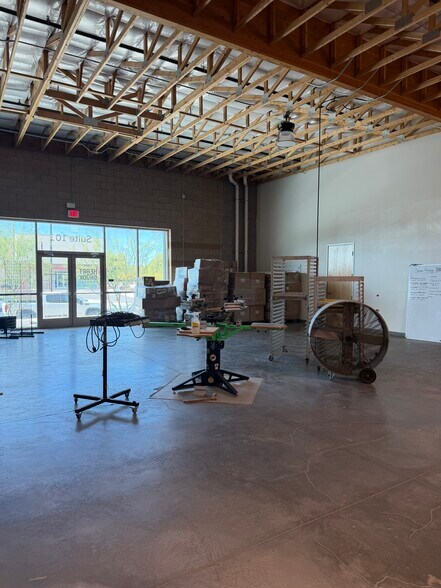 More Photos Of 7421 S 89th Pl, Mesa Showroom For Lease