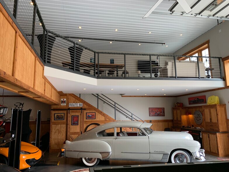 More Photos Of 2108-2260 Ferry Rd, Naperville Showroom For Sale