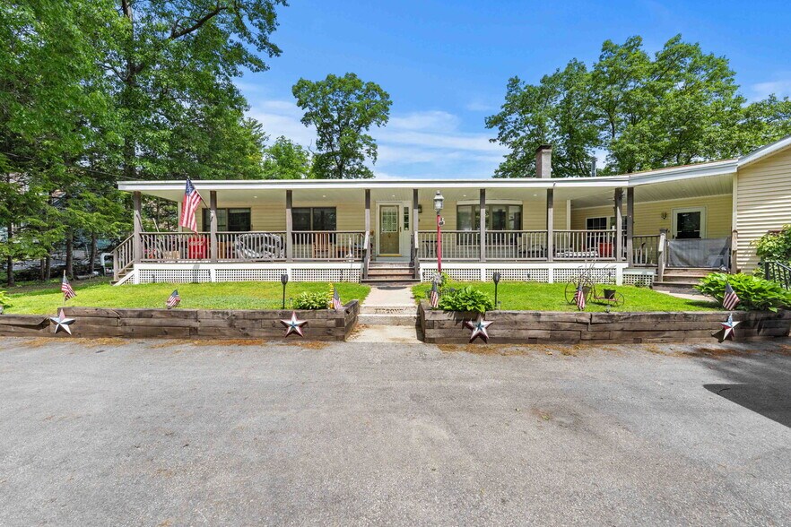 Primary Photo Of 25 Beacon St, Amesbury Showroom For Sale