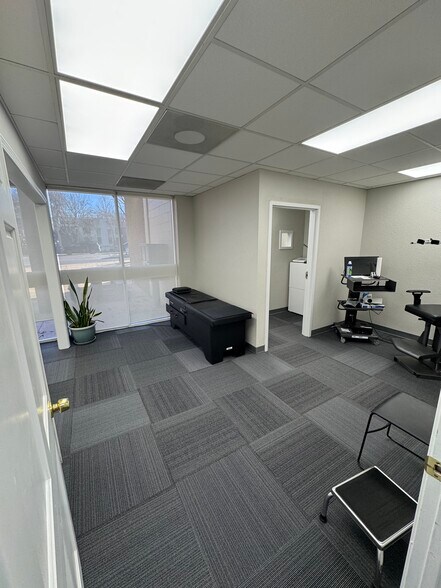 More Photos Of 6299 Nall Ave, Mission Office For Lease