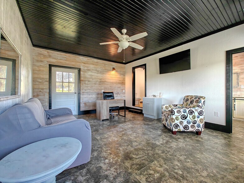 More Photos Of 433 Cedar St, Gleason Specialty For Sale