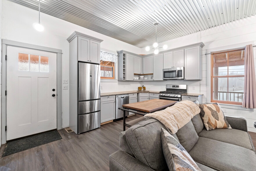 More Photos Of 10 Leeds Junction Rd, Leeds Winery Vineyard For Sale