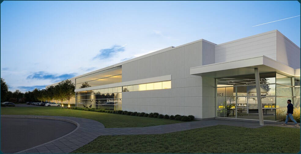 More Photos Of 2055 Boul Des Entreprises, Terrebonne Distribution For Lease
