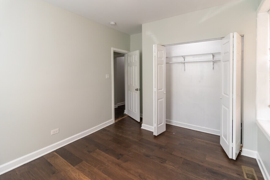 More Photos Of 619 E Groveland Park, Chicago Apartments For Sale