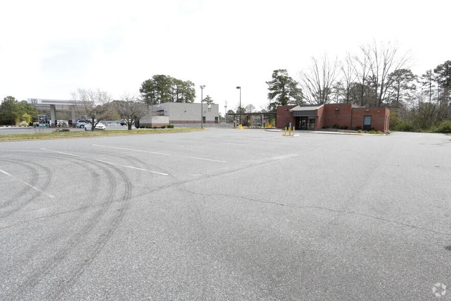 More Photos Of 1161 N George Washington Hwy N, Chesapeake Bank For Sale
