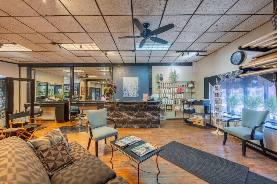 More Photos Of 733-735 Allegheny River Blvd, Verona Storefront For Sale