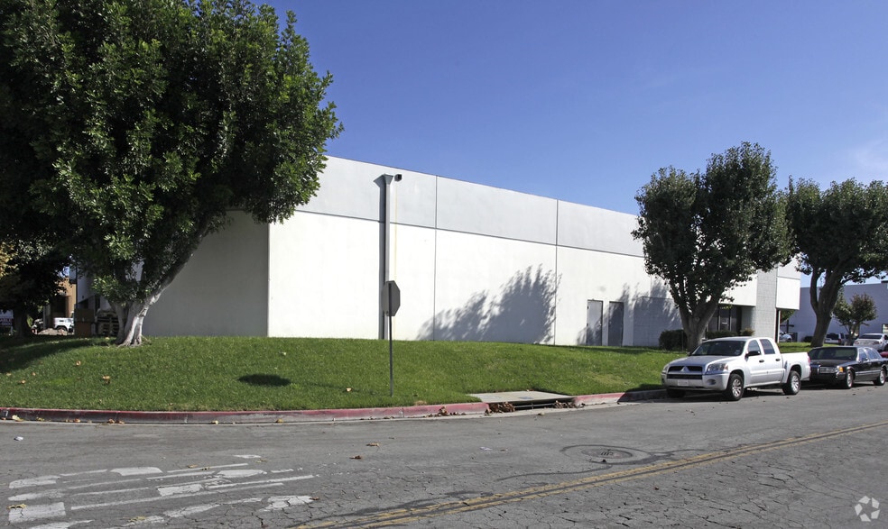 More Photos Of 7192 Patterson Dr, Garden Grove Warehouse For Lease