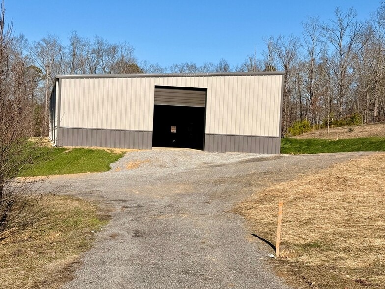 More Photos Of 347 Rymer Rd, Chatsworth Warehouse For Lease