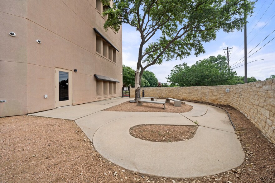 More Photos Of 7620 Guadalupe St, Austin Office For Lease
