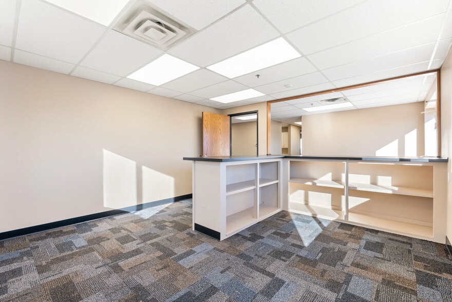 More Photos Of 2150 Victor Pl, Colorado Springs Distribution For Lease