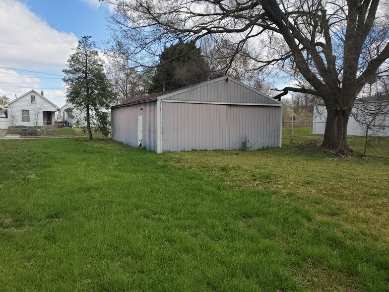 More Photos Of 823 E Virginia St, Evansville Warehouse For Sale