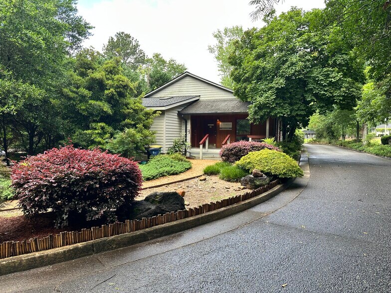 More Photos Of 2080 Prince Ave, Athens Medical For Lease