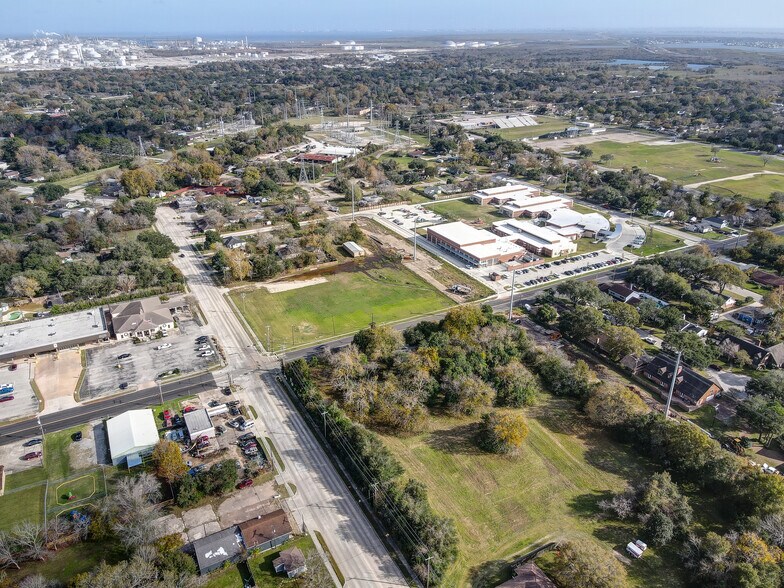 More Photos Of 1916 Cedar Dr, La Marque Restaurant For Lease