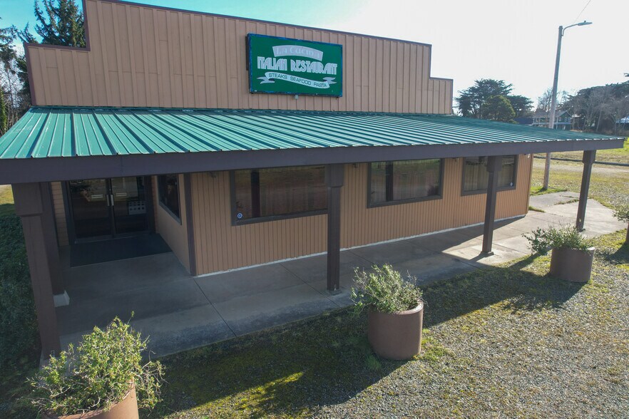 More Photos Of 1455 Oregon, Bandon Restaurant For Sale