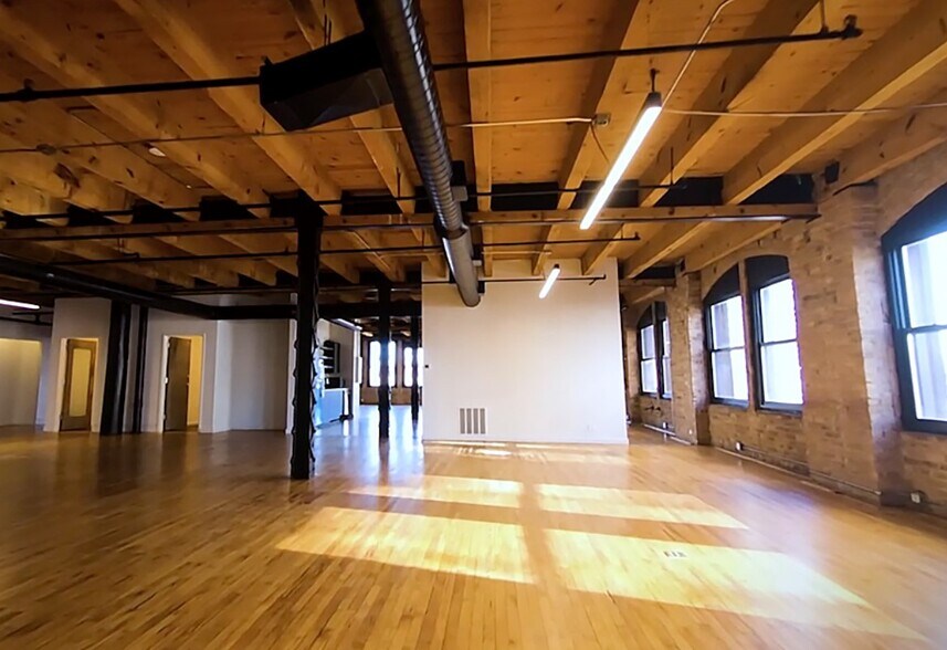 More Photos Of 213 W institute Pl, Chicago Loft Creative Space For Lease
