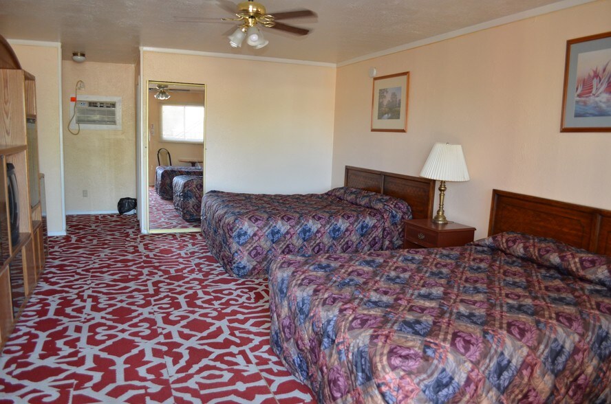 More Photos Of 904 W Main St, Quartzsite Hotel For Sale
