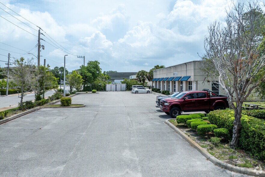 More Photos Of 122 S Segrave St, Daytona Beach Office For Sale