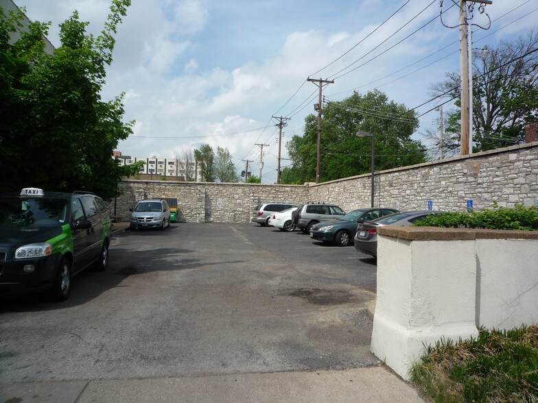 More Photos Of 3654 S Grand Blvd, Saint Louis Office For Sale