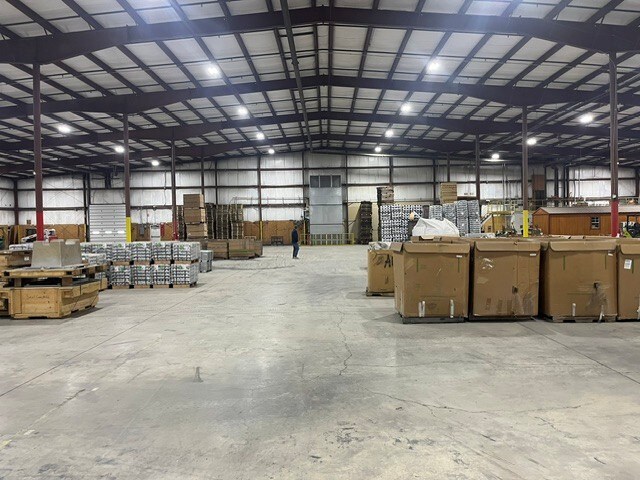 More Photos Of 604 Drum Ave, Somerset Distribution For Lease