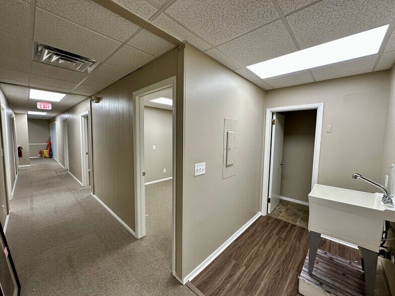 More Photos Of 175 W Illinois Ave, Southern Pines Storefront Retail Office For Lease