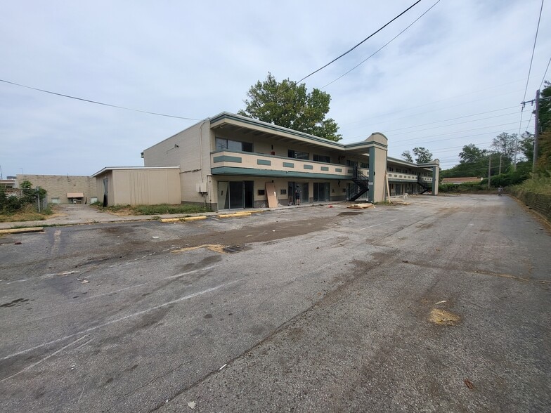 More Photos Of 7350 N Hanley Rd, Hazelwood Hotel For Sale