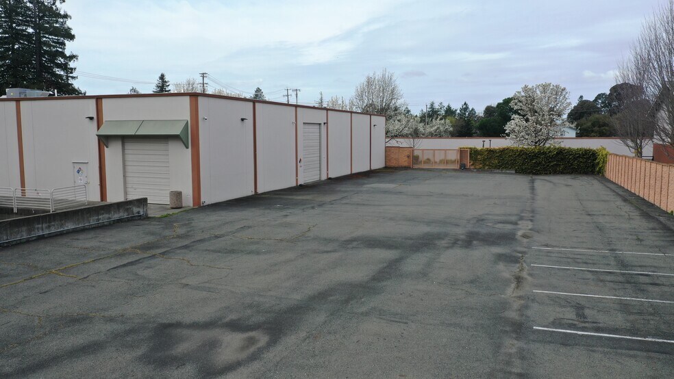 More Photos Of 2049 W Steele Ln, Santa Rosa Warehouse For Sale