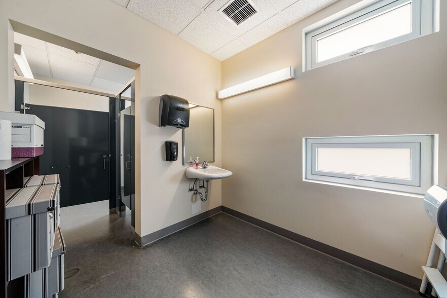 More Photos Of 388 Harbour Rd, Victoria Storefront Retail Office For Sale